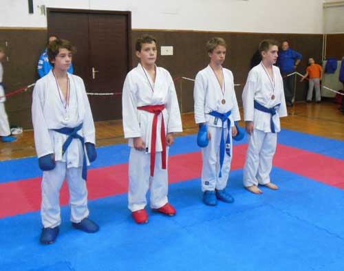 Osvojenih šest medalj na 1. kolu šolske karate lige