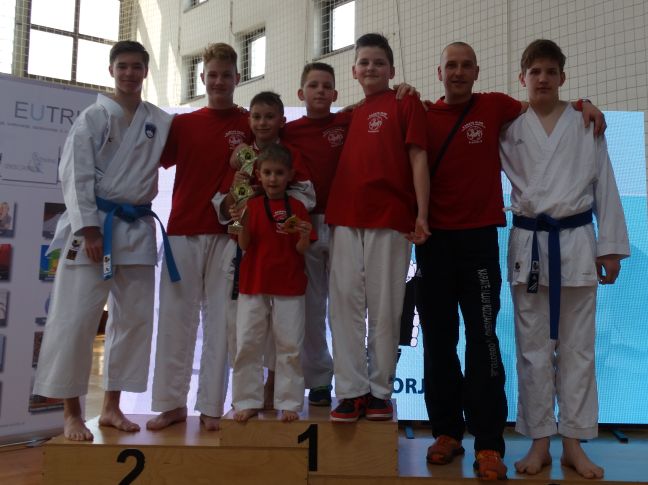 KATAŠI KARATE KLUBA KOZJANSKO IN OBSOTELJE VSI ZLATI