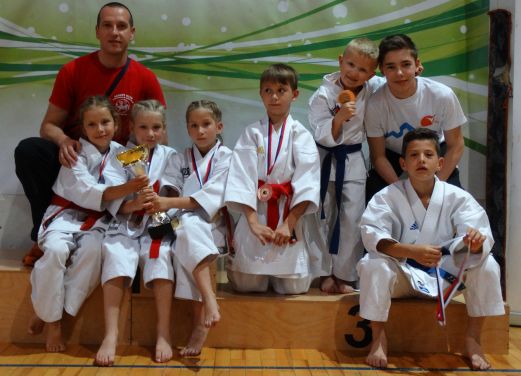 GAJA, LEA IN ANA DRŽAVNE PRVAKINJE ,  EKIPA FANTOV DVAKRAT TRETJI