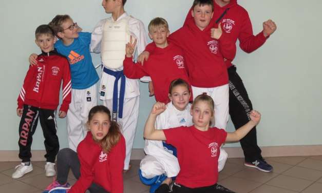 Karateisti Kozjanskega in Obsotelja so se iz Laškega vrnili vsi z medaljo