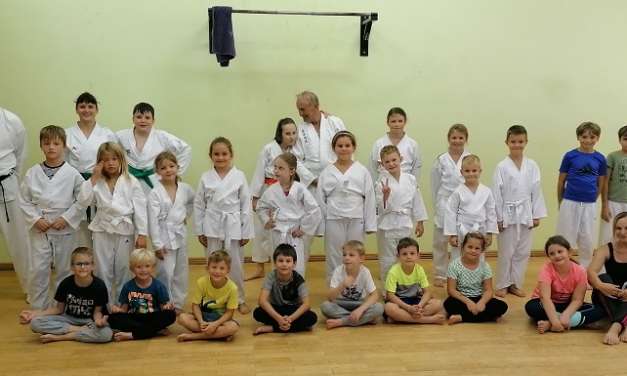 Karate klub Kozjansko in Obsotelje organiziral dan odprtih vrat v času karate treninga na OŠ Šmarje pri Jelšah