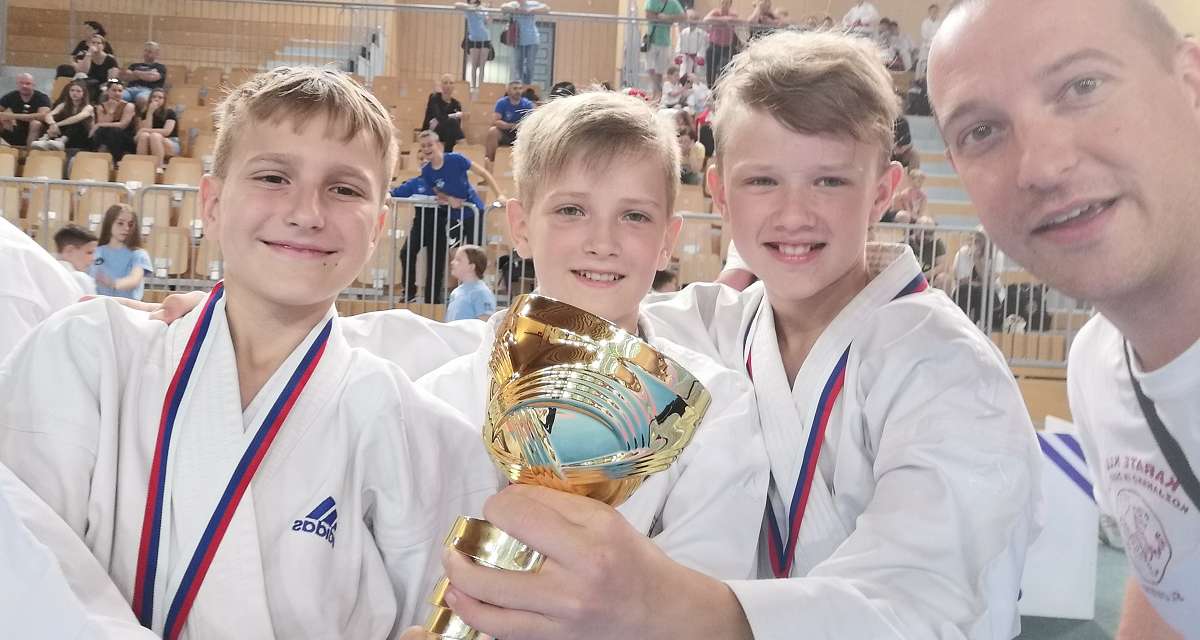 DEČKI IZ SOTLE NAJBOLJŠI KATA TIM-DRŽAVNI PRVAKI V SLOVENIJI MED MLAJŠIMI KADETI V LETU 2022 – FILIP LOTRIČ,TILEN PRAH IN LEON SODIN