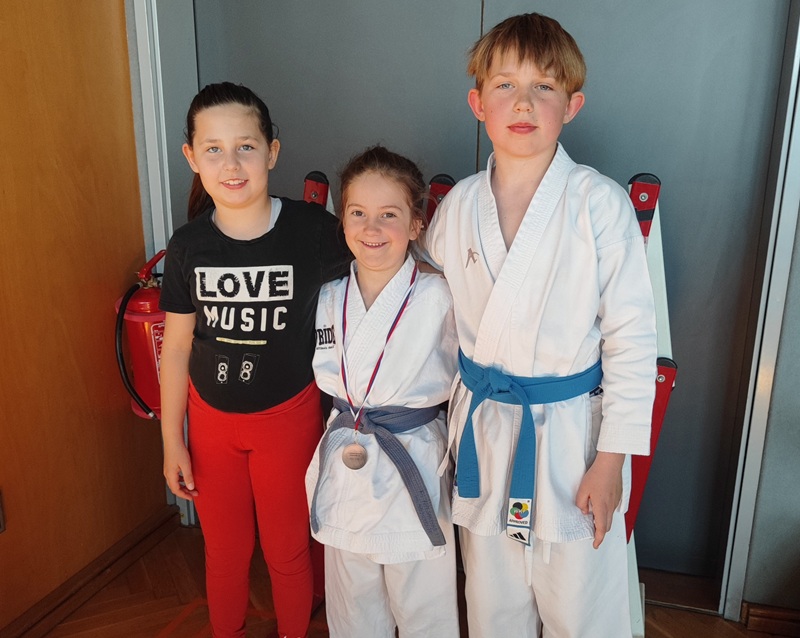 Mladi karateisti karate kluba Kozjansko in Obsotelje nastopili na 2.pokalni tekmi v Dobrovi.